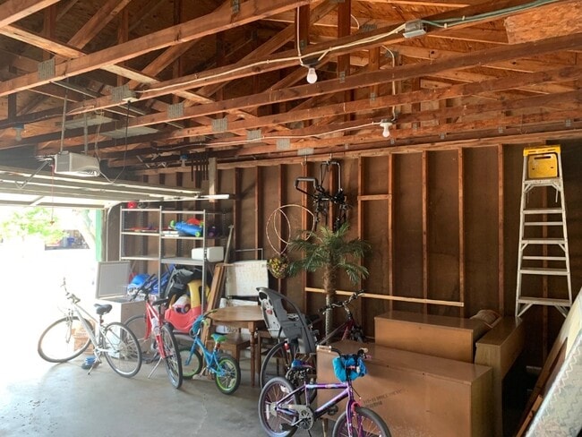 Building Photo - 704 Sunrise Ave