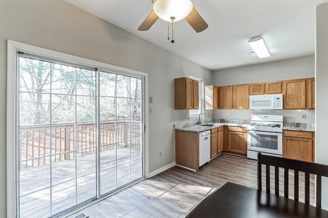 Building Photo - 487 Fort Hill Cir