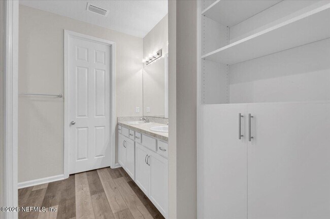 Building Photo - 1420 Tropical Pine Cove