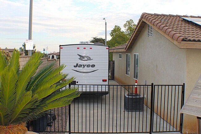 Building Photo - Single-Story Beauty with RV Parking in North Moreno Valley!