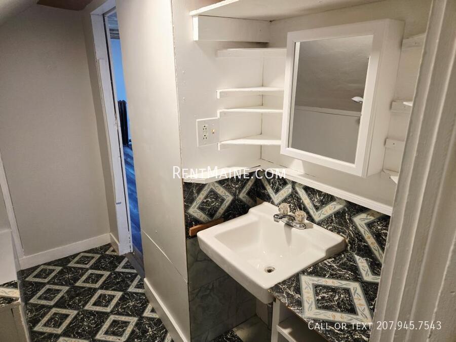 Building Photo - 67 Cedar St