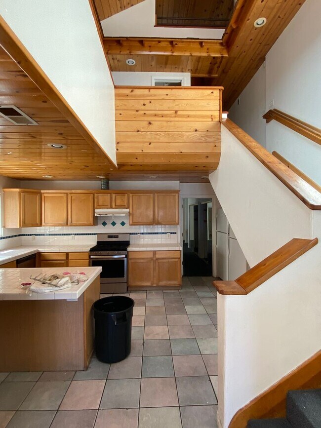 Building Photo - 6579 Del Playa Dr