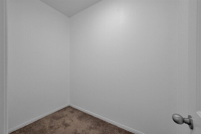 Building Photo - 16034 Dehay Ln