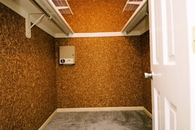 Building Photo - 211 Brian Cir