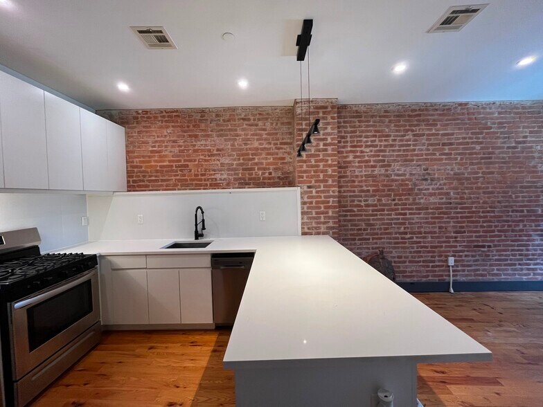 Building Photo - 568 Communipaw Ave