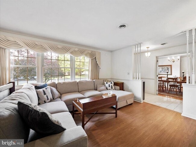 Building Photo - 560 Meadowview Cir