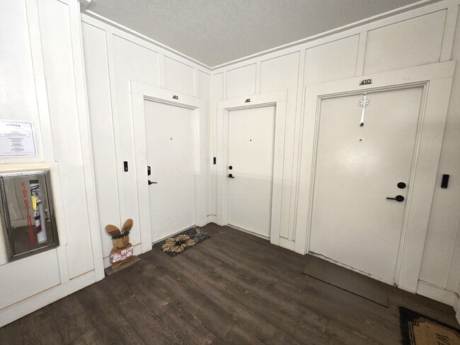 Building Photo - Hoopili Kaikea 2br/1ba with 1-car garage & stall