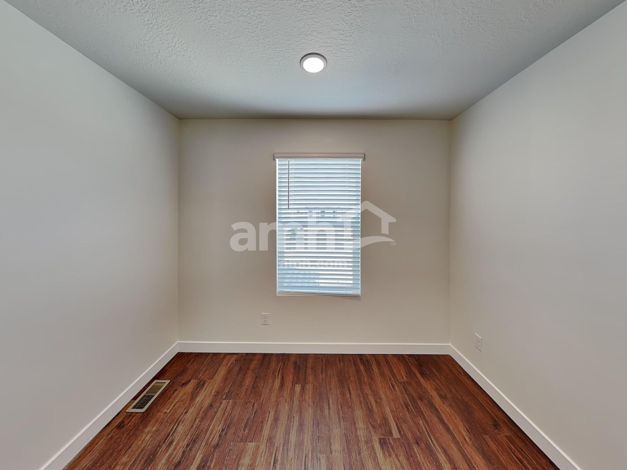 Building Photo - 8972 Royal Ln