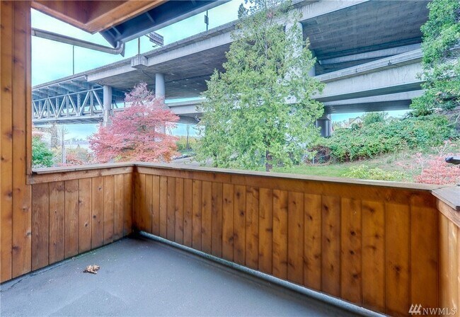 Building Photo - 4032 Pasadena Pl NE