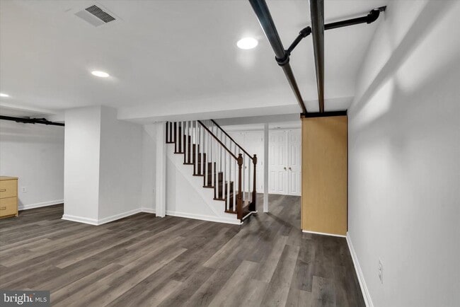 Building Photo - 1002 Chillum Rd