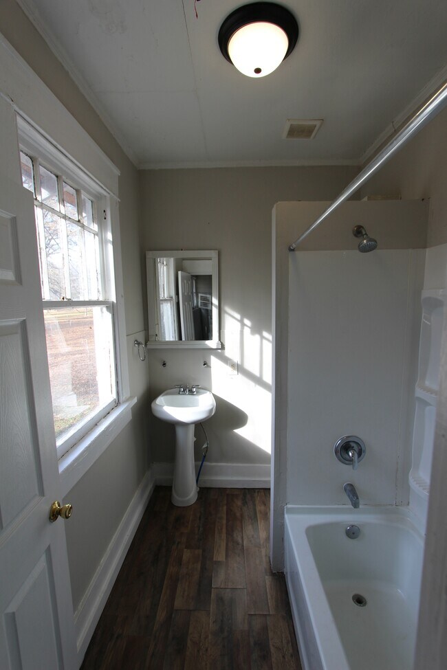 Building Photo - 226 E Moore St