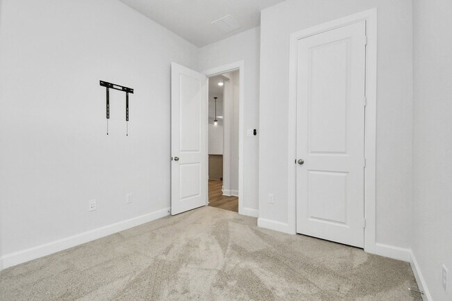 Building Photo - 1535 Park Path Dr