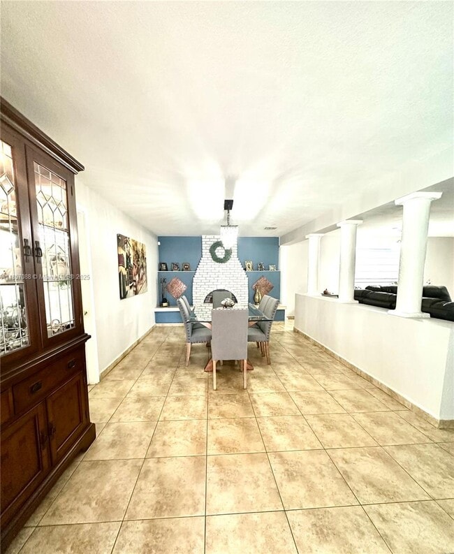 Building Photo - 660 W 70 Pl
