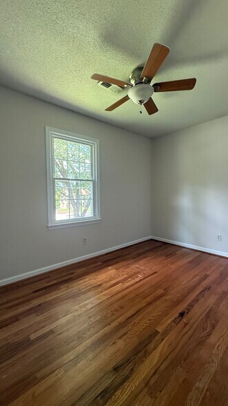 Building Photo - 2209 Sierra Dr