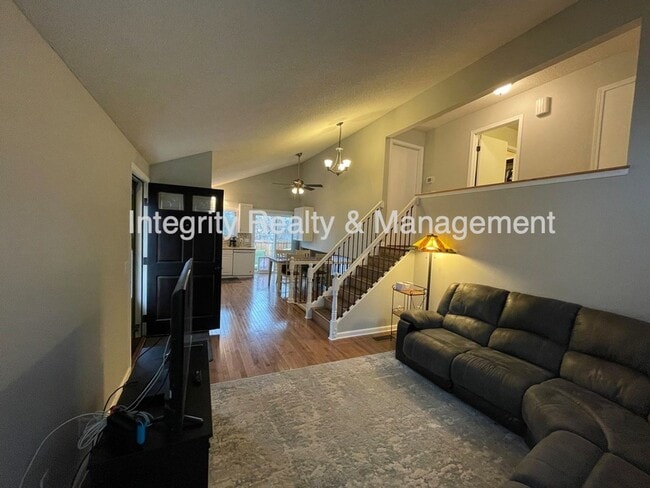 Building Photo - 475 E Chiswick Cir