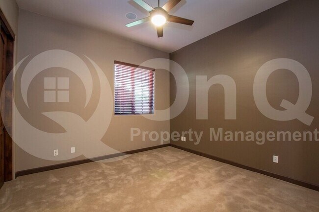 Building Photo - 1326 E Catamaran Dr