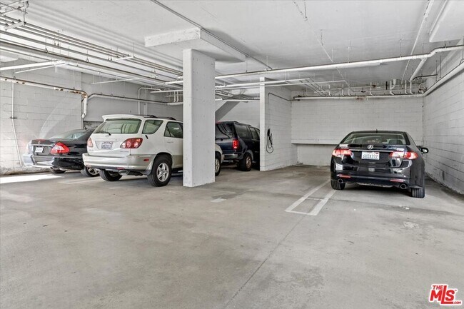 Building Photo - 11827 Goshen Ave