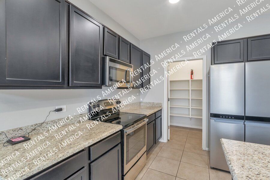 Building Photo - 8431 N Mountain Stone Pine Way