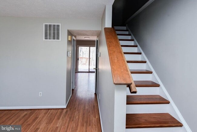 Building Photo - 2156 Commissary Cir