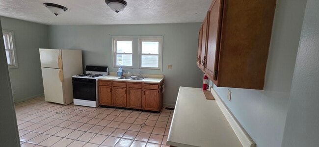 Building Photo - 520 N 21 St - Herrin