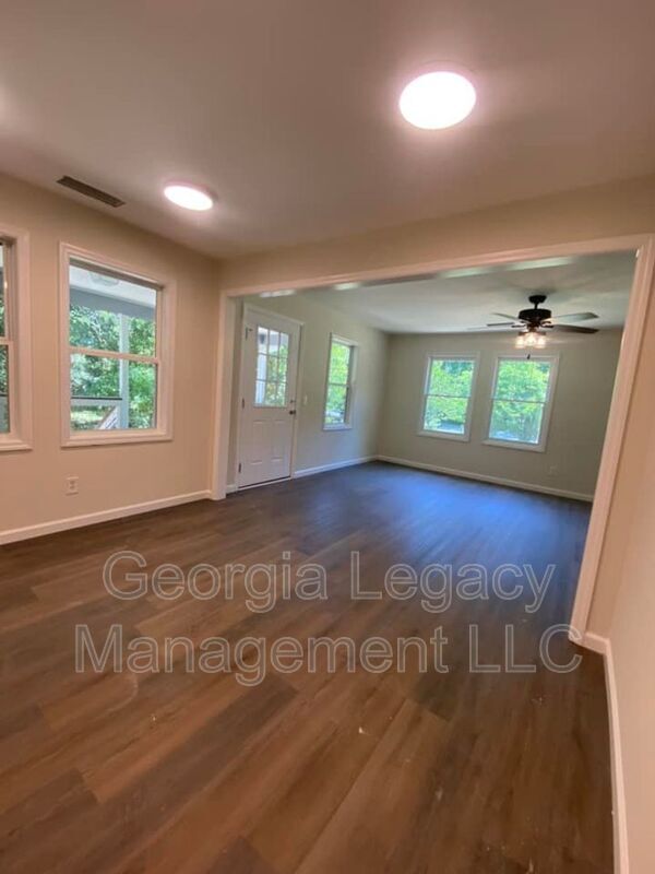 Building Photo - 140 Henry Meyer Rd