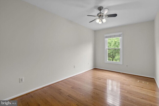 Building Photo - 1119 Halesworth Dr