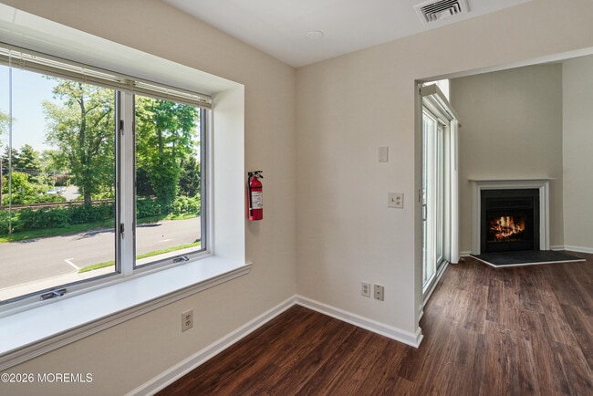 Building Photo - 105 Mt Ln