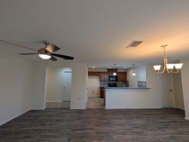 Building Photo - 4/2 in West Village at Creekside / Fenced ...