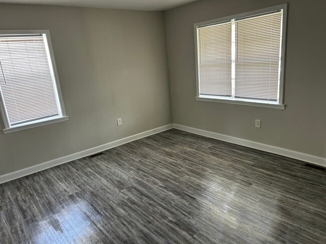 Building Photo - 3 Bedroom One Bath House For Rent