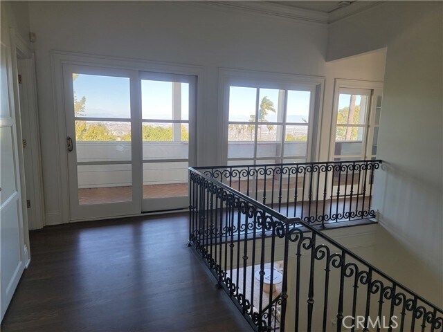 Building Photo - 1024 Granvia Altamira