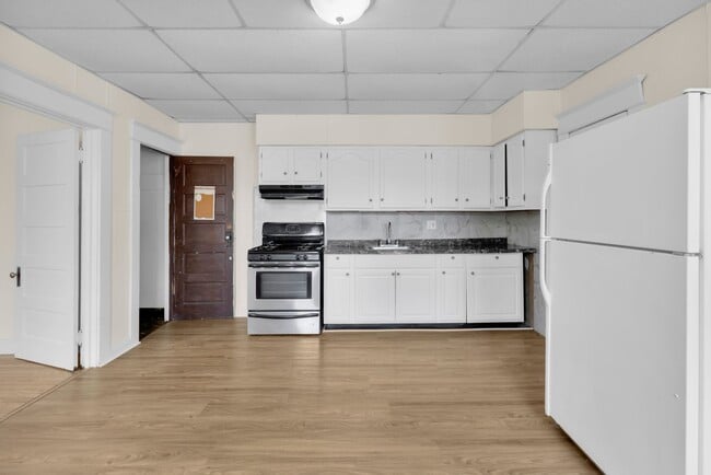 Building Photo - ? Spacious 4-Bedroom Home in Allentown – M...