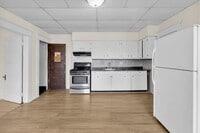 Building Photo - 213 N Railroad St