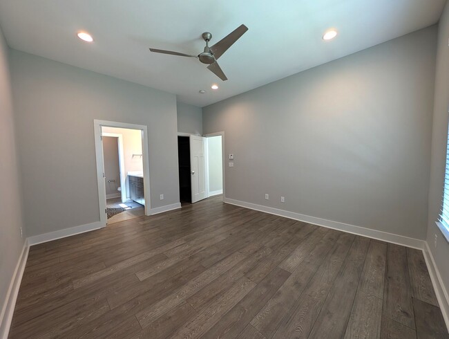 Building Photo - Stunning Contemporary 2 story, 4 bedroom, 3 full bath home is Located in the Merry Oaks Community!