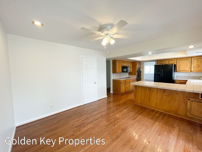 Building Photo - Beautiful ocean-view home located in the h...