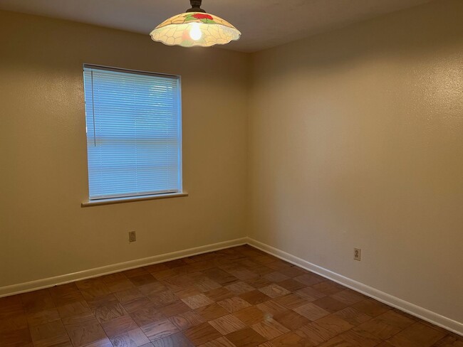 Building Photo - 3BR in Southern Hills