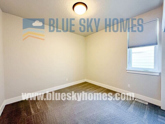 Building Photo - 3273 S Yorktown Ln