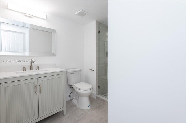 Building Photo - 16461 Blatt Blvd