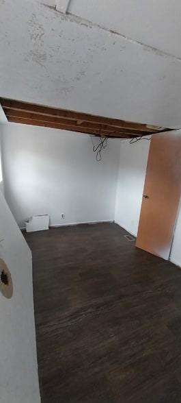 Building Photo - 1075 Sweeten Creek Rd