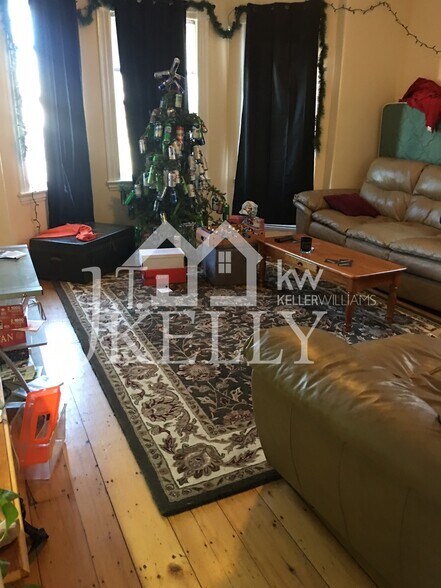 Building Photo - 192 Hillside St