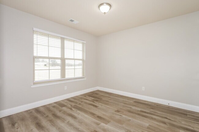 Building Photo - 4792 Arrowhead Ln