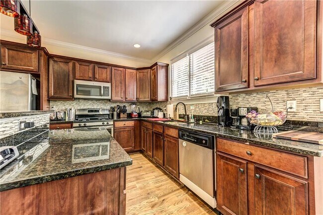 Building Photo - 1829 Sylvan Ridge Dr SW