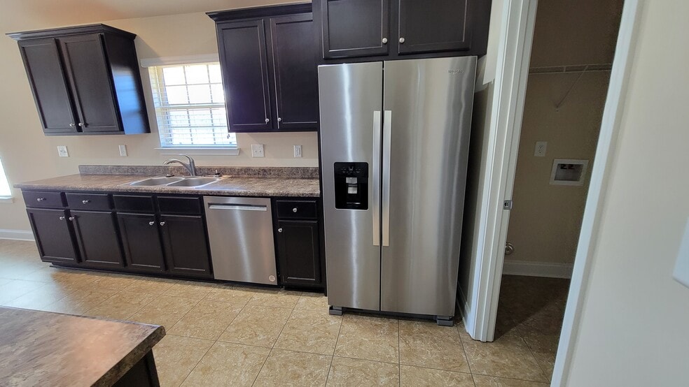 Building Photo - 1013 River Crest Trl