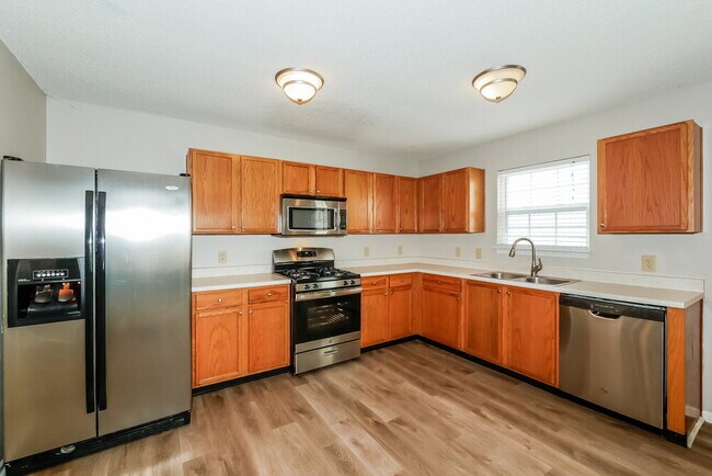 Building Photo - 12867 Old Glory Dr