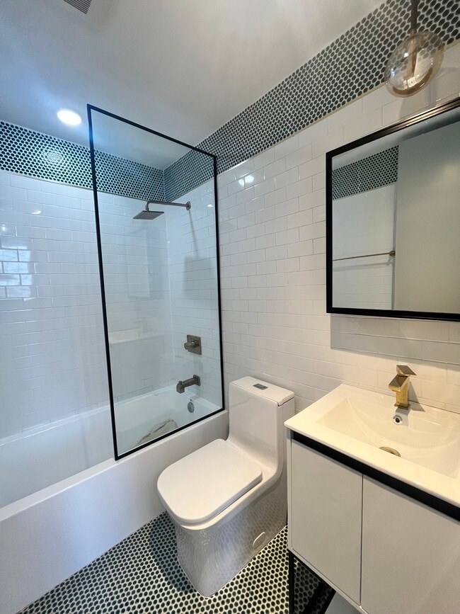 41 Van Wagenen 1R - 46 Van Wagenen Ave