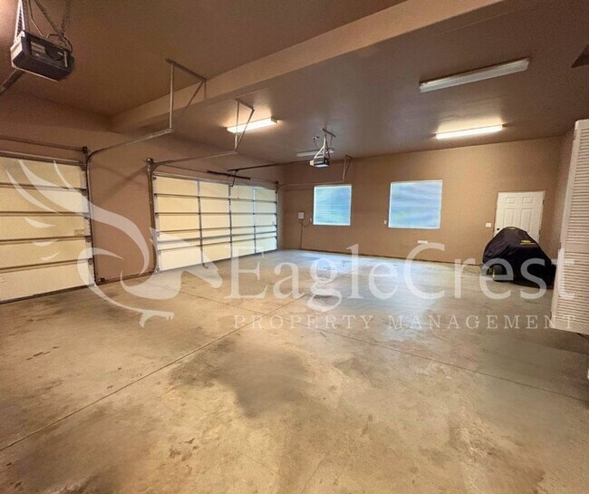 Building Photo - Luxury Bella Terra Estate with Mountain & Vineyard Views
