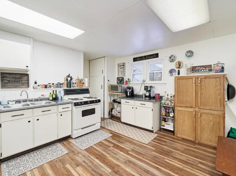 Building Photo - 720 E Ludington Ave