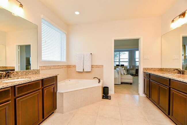 Building Photo - 3515 Summer Ranch Dr