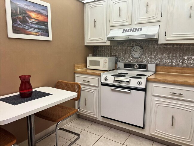 Building Photo - 101 Briny Ave