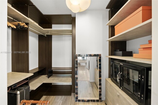 Building Photo - 801 S Miami Ave