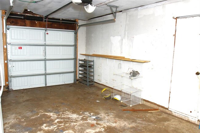 Building Photo - 107 Palm Ln